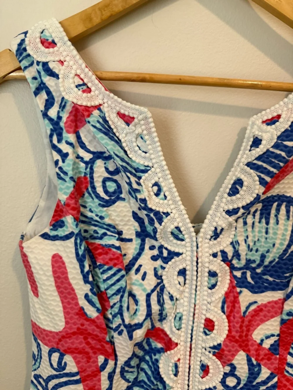 Lilly Pulitzer Janice Sleeveless Shift Dress
She She Shells Starfish Size 4 blue - Picture 3 of 16